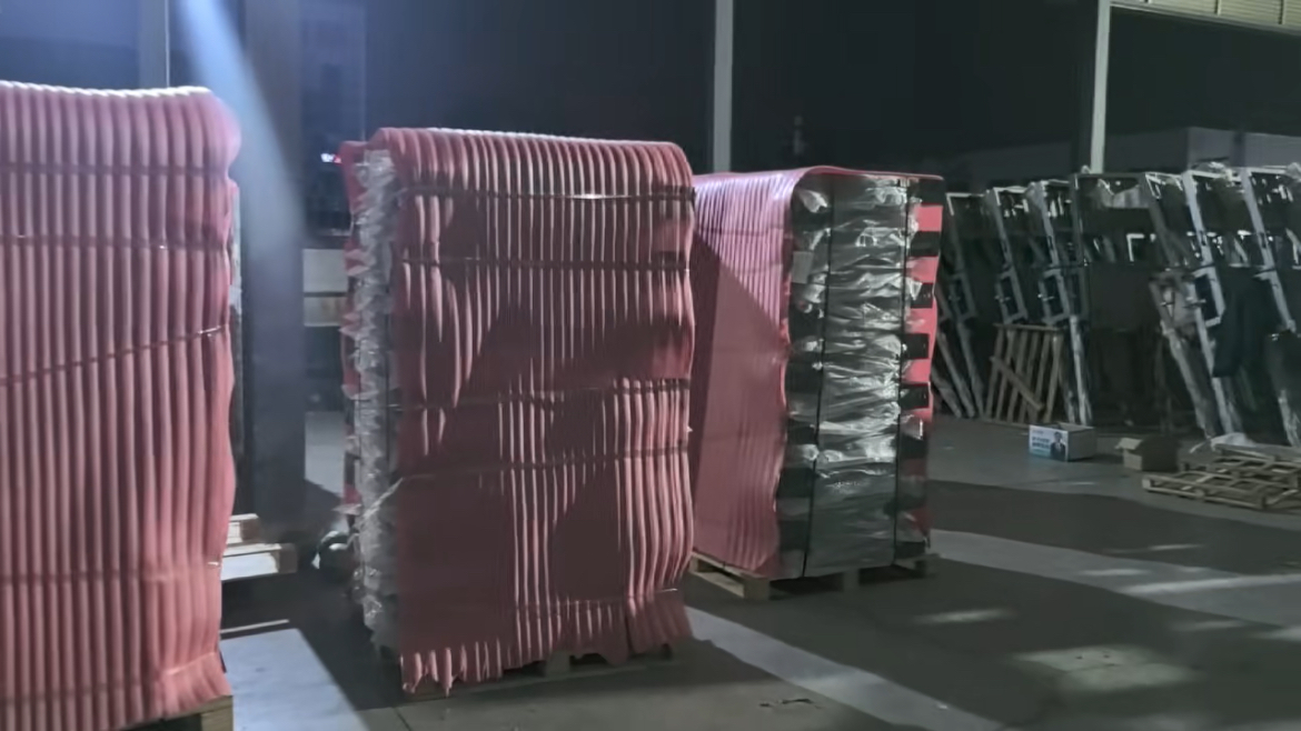 Sturdy wooden box and metal frame packaging for electric tricycles and scooters, shockproof export packing for overseas container delivery